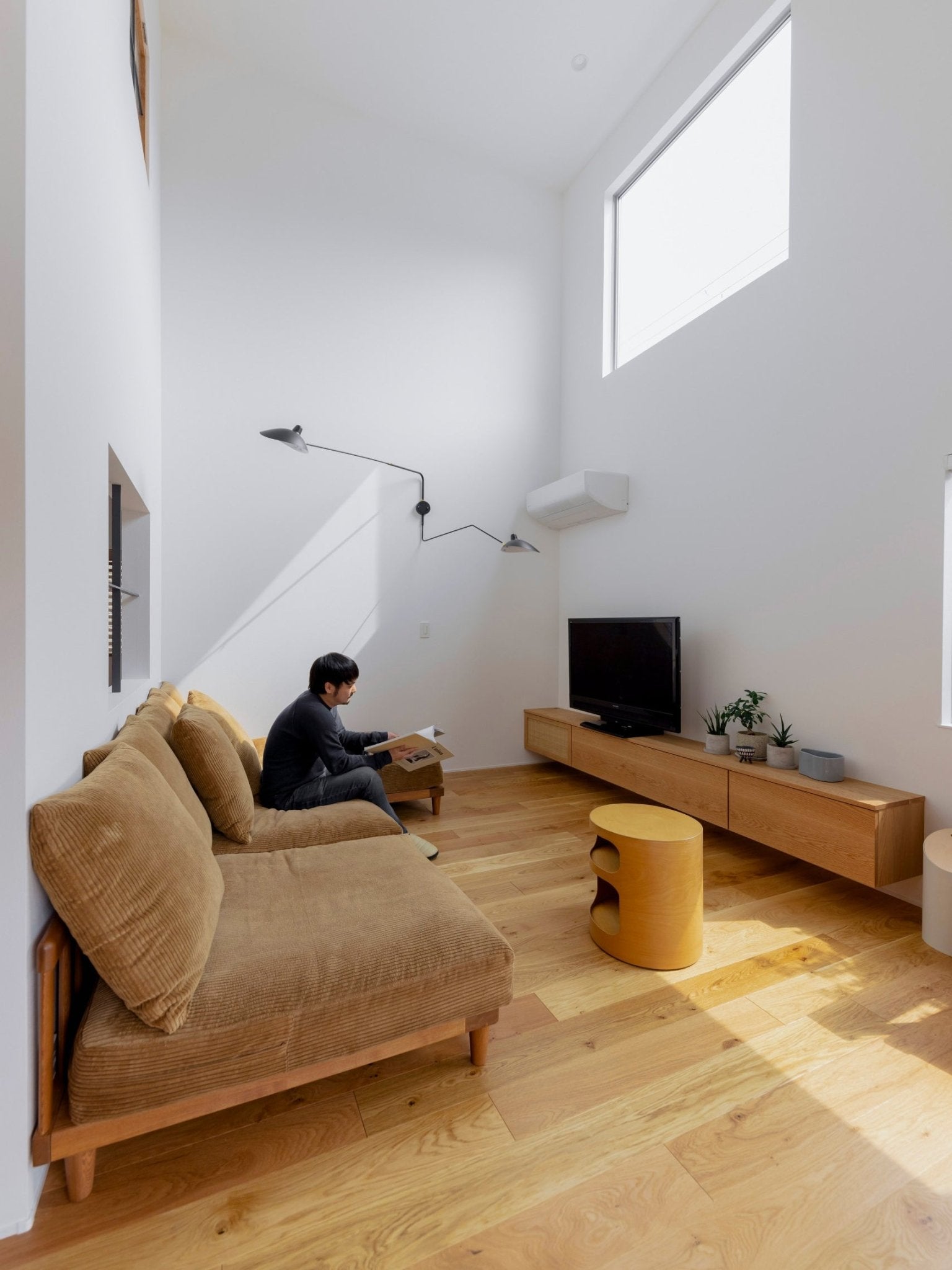 Arcelux | Sculpted Modern Wall Light