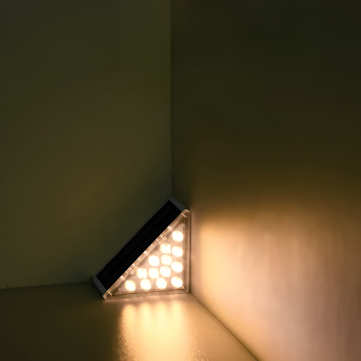 Elegare | TriGlow Light – Triangular Solar LED Stair Light for Outdoor Use