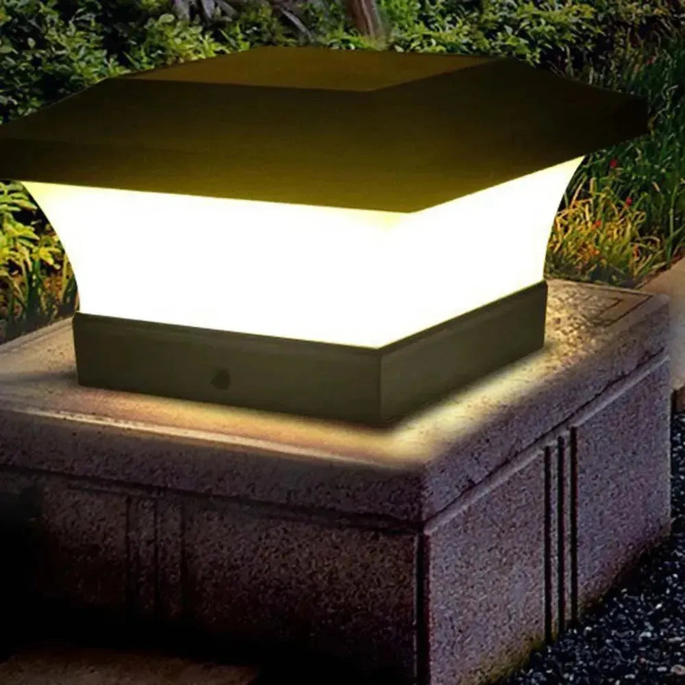 LumaGate | Solar-Powered Garden Gate Light – Eco-Friendly Outdoor Illumination