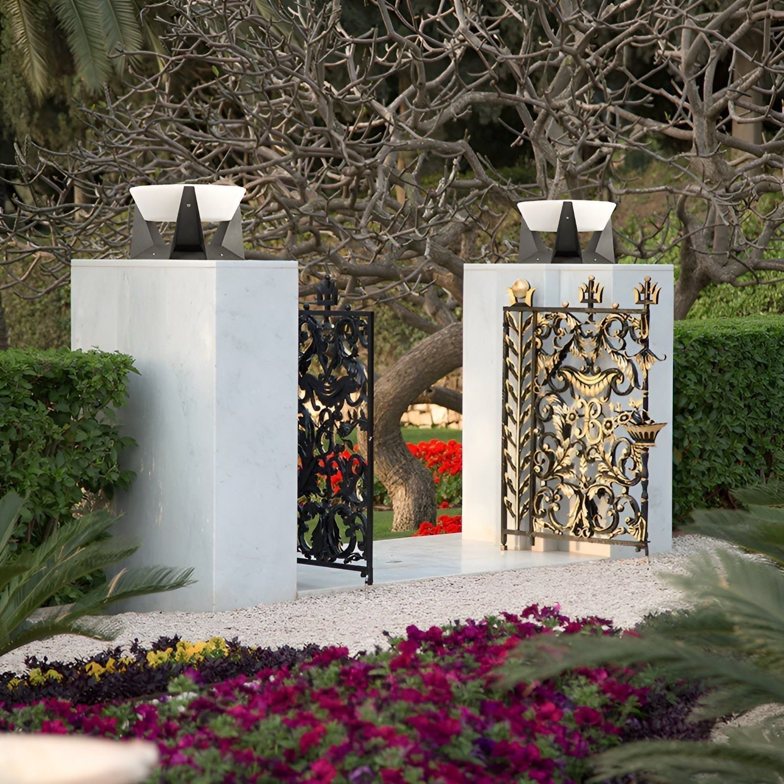 Solvion | Solar LED Garden Light – Elegant & Energy-Efficient Outdoor Illumination