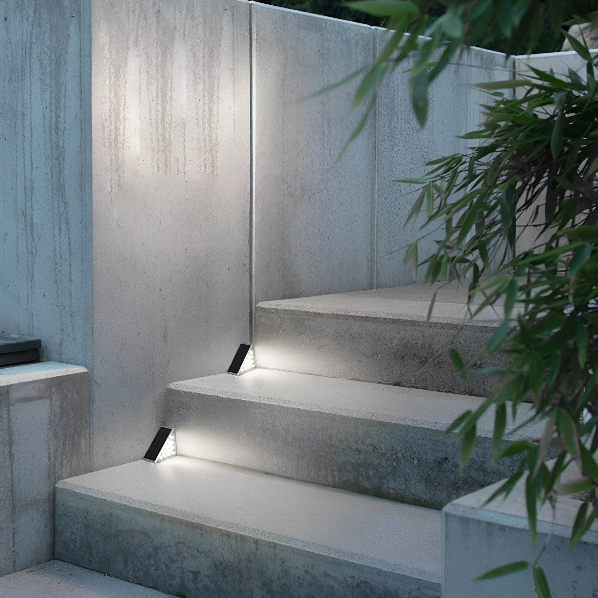 Elegare | TriGlow Light – Triangular Solar LED Stair Light for Outdoor Use